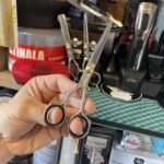 Tijera filo navaja punta dorada 5,5 pulg Obopekal - Imagen 2