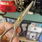 Tijera filo navaja punta dorada 5,5 pulg Obopekal - Imagen 3